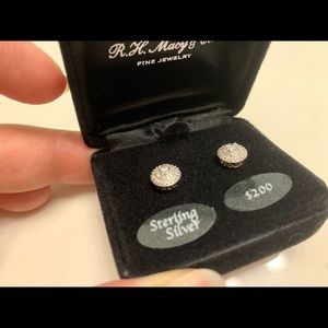 ❤️SOLD❤️ Diamond Stud earrings